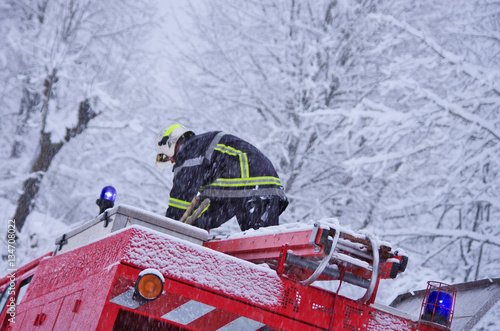 pompiers - intervention en hiver photo