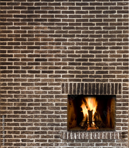 Kamin in Ziegelwand