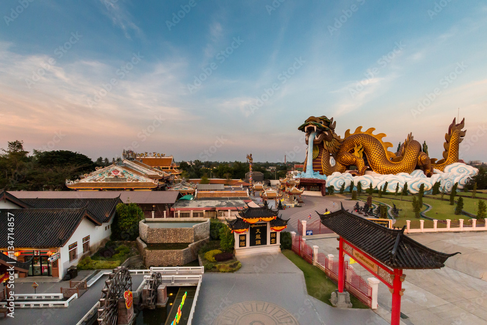 Obraz premium City Pillar Shrine of Suphanburi province and The Giant dragon