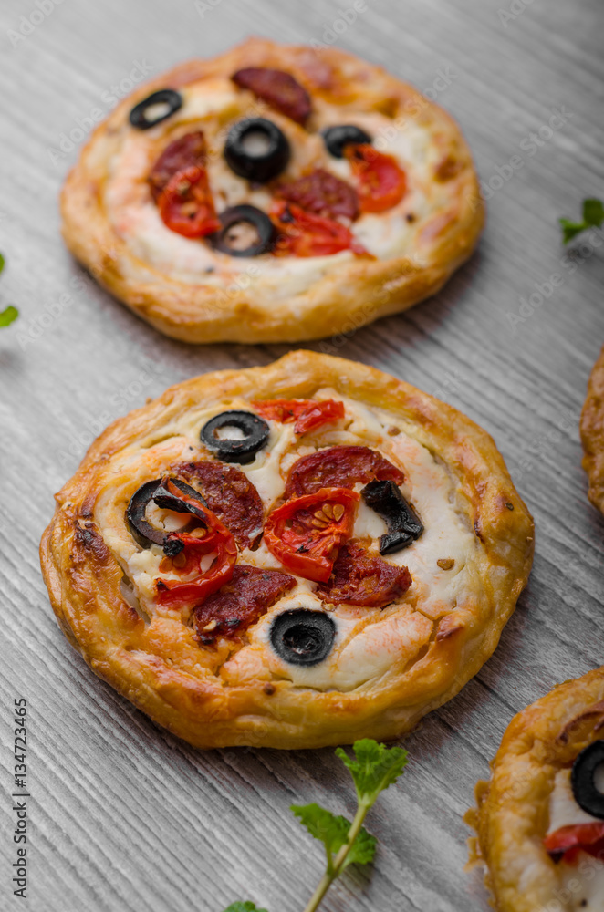 Puff pastry mini pizza Puff pastry mini pizza