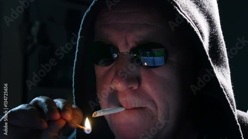 internet hacker start smoking close 4k UHD 11626
 photo