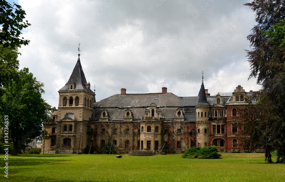 The palace in Krowiarki