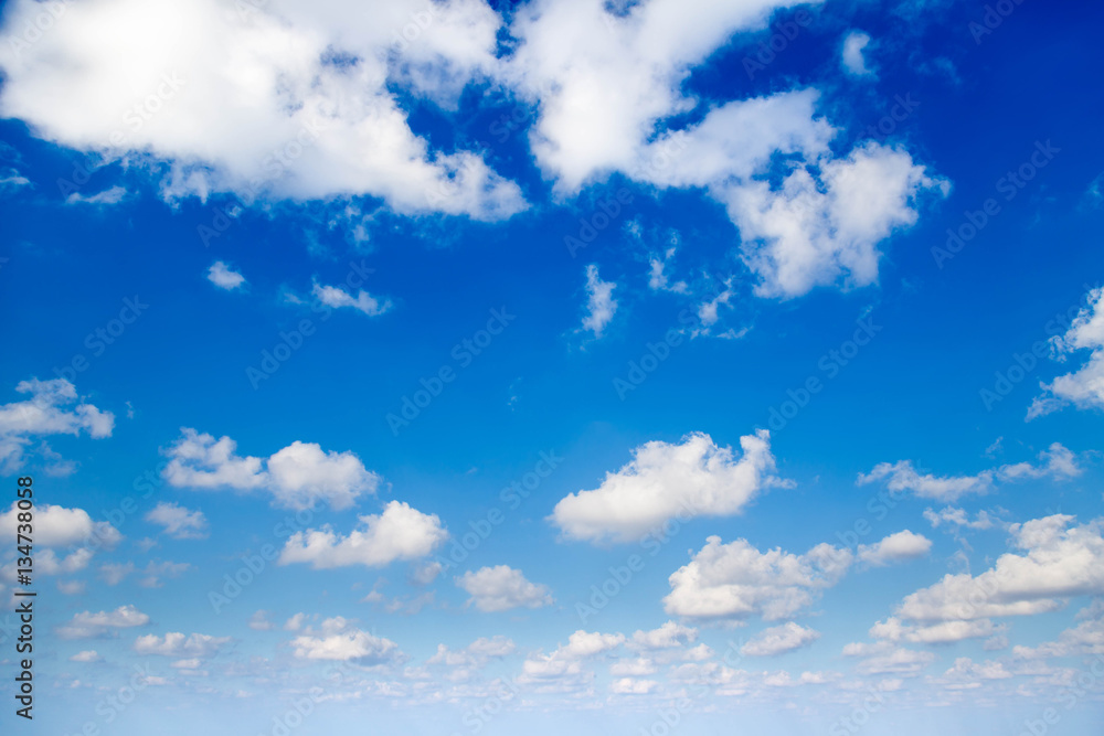 Fototapeta premium White clouds and blue sky.