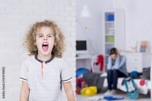 Foto School boy shouting