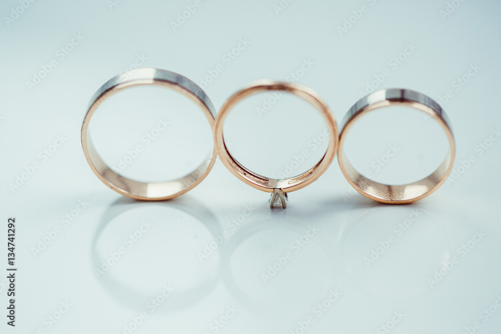 The wedding rings stand on the table