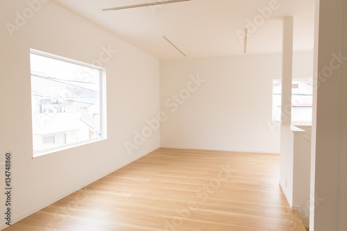 大きな窓のある部屋