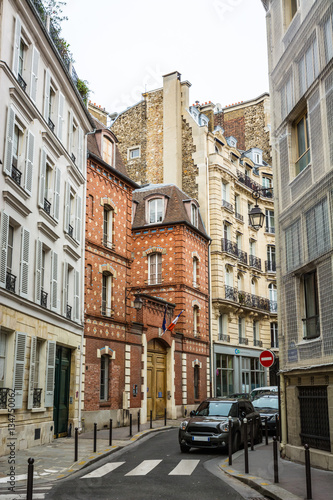 Parisian street scene © nadrilsan