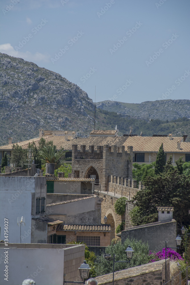 Naklejka premium Alcudia Stadt auf Mallorca in Spanien