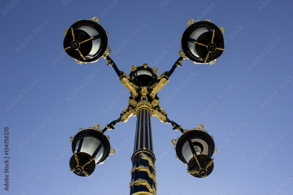 Farolas en el Palacio Real de Madrid Farolas en el Palacio Real de Madrid