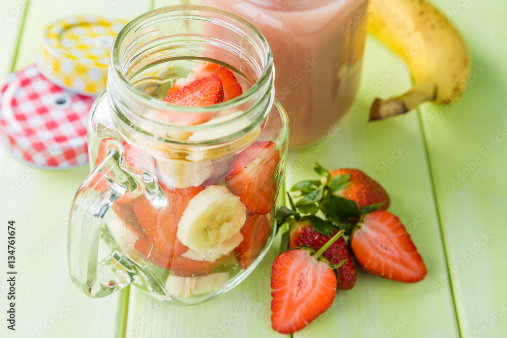 Banana and strawberry smoothie, inredients Banana and strawberry smoothie, inredients