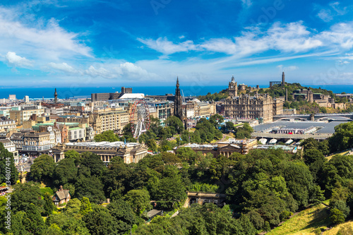 Panoramic view of Edinburgh, Scotland © Sergii Figurnyi