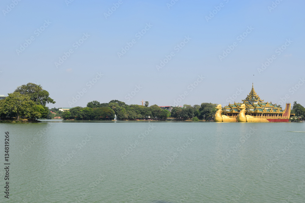 Fototapeta premium Karaweik temple in Kandawgyi lake, Yangon, Myanmar