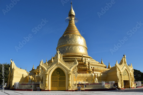 Maha Wizaya Pagoda in Yangon, Myanmar