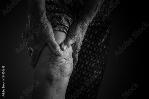 older person, Knee Pain, Osteoarthritis,black and white