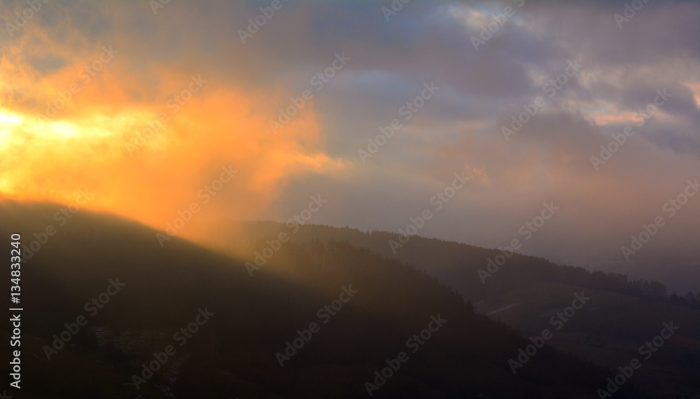 Sunrise in the Polish mountains. Fot. Konrad Filip Komarnicki / EAST NEWS Krynica - Zdroj 12.01.2015 Wschod slonca w Krynicy.