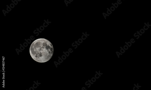 Full Moon. Fot. Konrad Filip Komarnicki / EAST NEWS Krynica - Zdroj 05.04.2015 Ksiezyc w pelni.