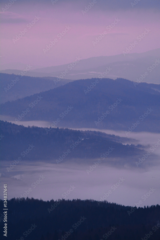 Sunrise in the Polish mountains. Fot. Konrad Filip Komarnicki / EAST NEWS Krynica - Zdroj 05.04.2015 Swit na Jaworzynie Krynickiej.