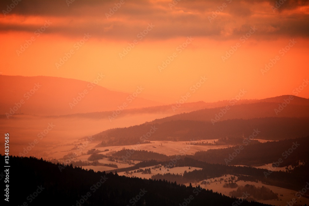 Sunrise in the Polish mountains. Fot. Konrad Filip Komarnicki / EAST NEWS Krynica - Zdroj 08.01.2016 Wschod slonca na Jaworzynie Krynickiej.
