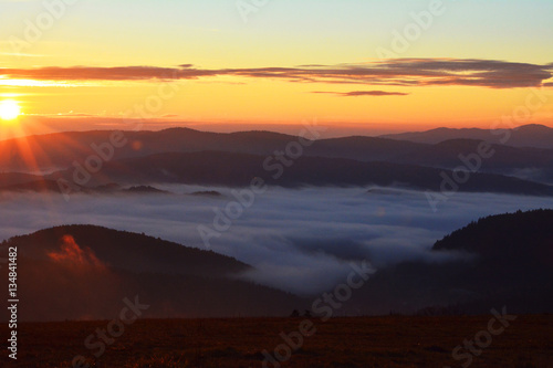 Sunrise in the Polish mountains. Fot. Konrad Filip Komarnicki / EAST NEWS Krynica - Zdroj 12.11.2015 Wschod slonca na Jaworzynie Krynickiej.
