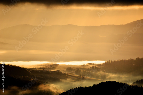 Sunrise in the Polish mountains. Fot. Konrad Filip Komarnicki / EAST NEWS Krynica - Zdroj 28.12.2015 Wschod slonca na Jaworzynie Krynickiej.