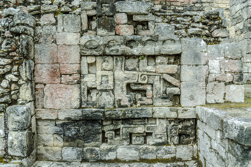 Wallpaper Mural geometric decorations in the Mayan ruins of the archaeological place of Becan in the reservation of the biosphere of Calakmul in Campeche, Mexico. Torontodigital.ca