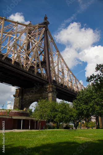 Queensboro bridge at the park with blue sky © Spinel