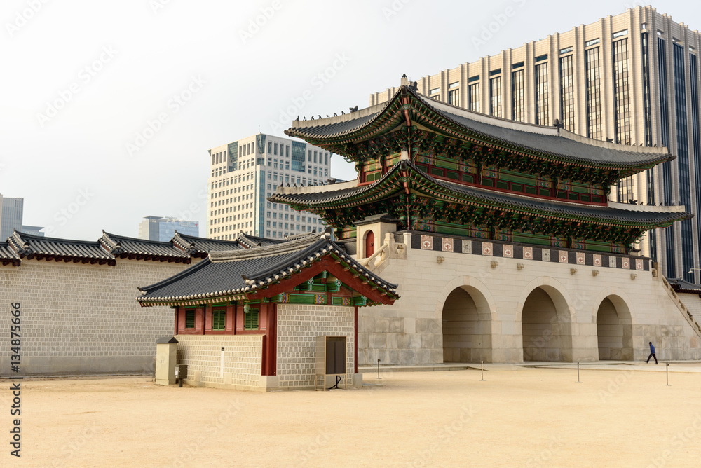 Fototapeta premium The entrance of Gyeongbokgung Palace in South Korea.