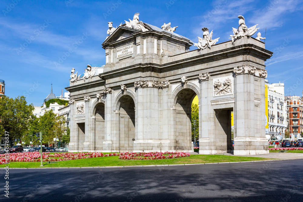 La Puerta de Alcalá, das Tor von Alcala im HErzen von Madrid kurz vor dem Retiro Park.