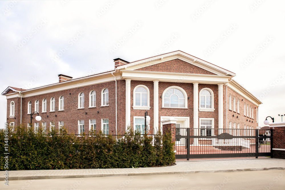 Obraz premium Exterior of elementary school building