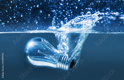 electric bulb in water splashes © Yuri Bizgaimer