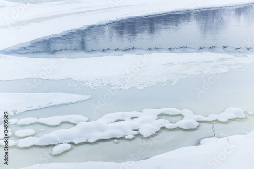 Winter river landscape © Andrii Salivon