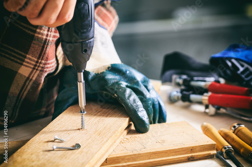 Obraz na plátně Carpenter working with an electric screwdriver