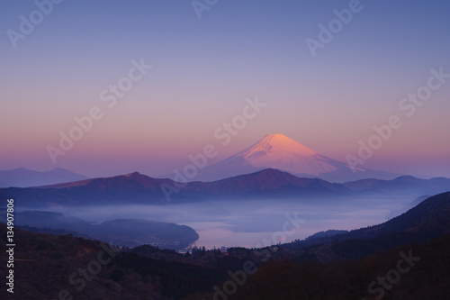 夜明けの富士山 © akira1201
