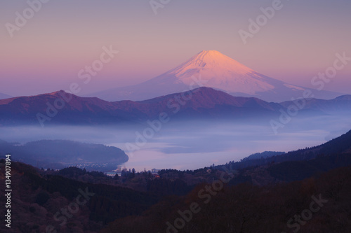 夜明けの富士山