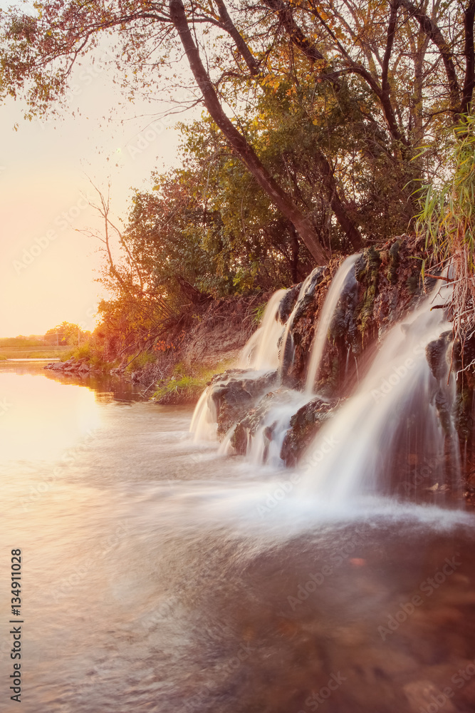 Dunning Springs waterfall flowing into the Upper Iowa River Dunning Springs waterfall flowing into the Upper Iowa River