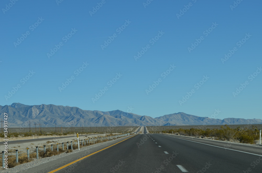 Fototapeta premium Дорога в пустыне