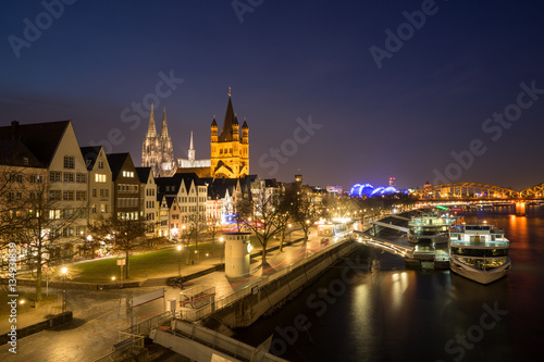 Kölner Dom mit Altstadt und Groß Sankt Martin