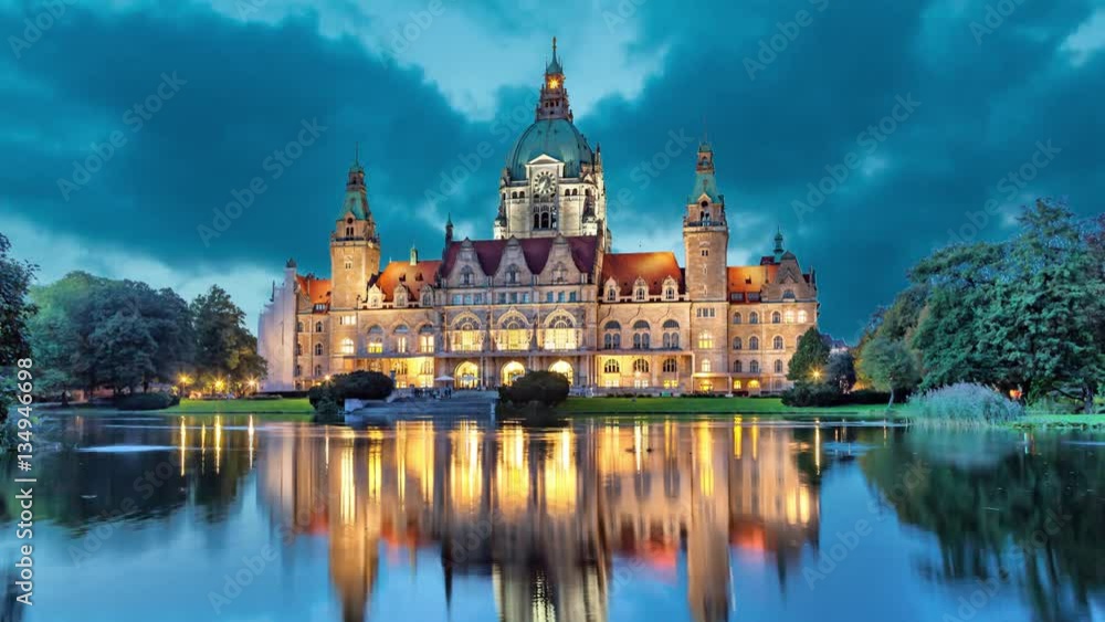 New City Hall of Hannover reflecting in water in the evening (static image with animated sky)
New City Hall of Hannover reflecting in water in the evening (static image with animated sky)