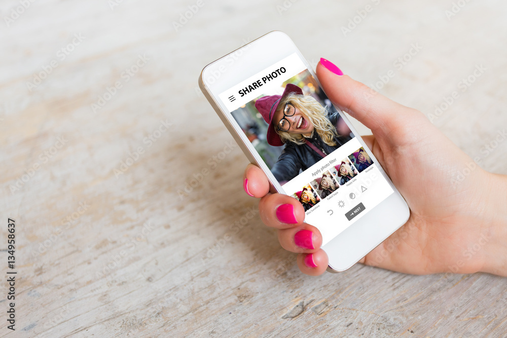 Woman using photo sharing app on phone - obrazy, fototapety, plakaty 