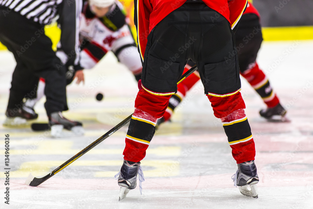 Obraz premium Ice hockey face-off