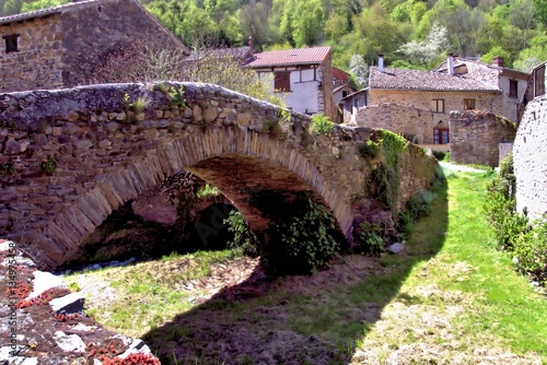 2. Brücke über die Voireuse in Blesle, Auvergne photo