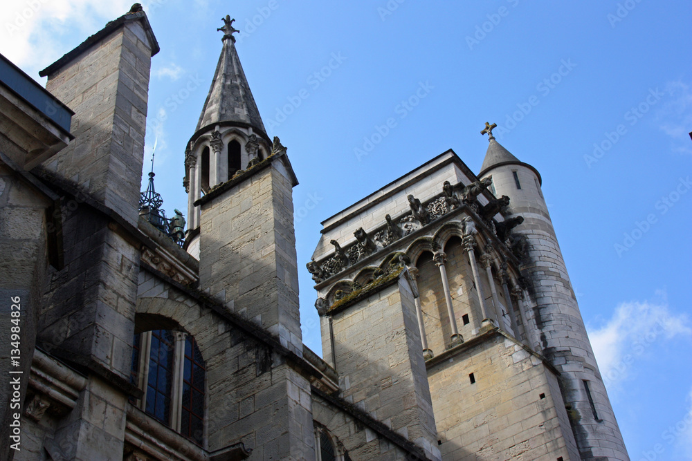 Tours de Notre-Dame de Dijon en Bourgogne, France