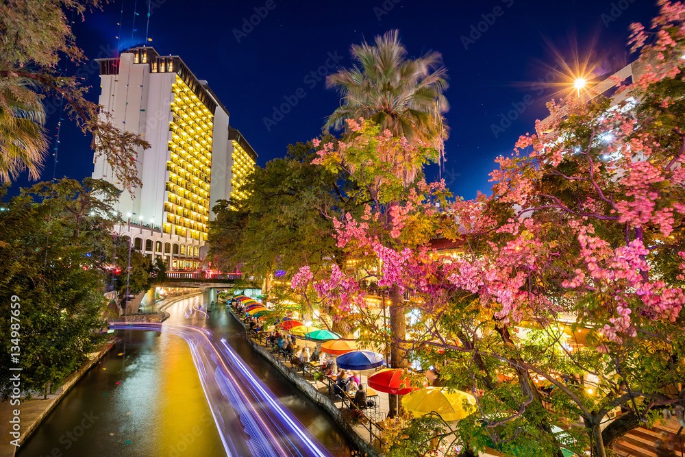 Fototapeta premium River Walk in San Antonio