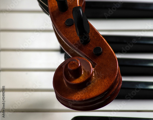 Violin and Piano keyboard