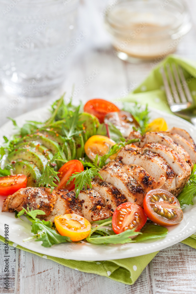 Healthy salad plate with colorful tomatoes, chicken breast and avocado Healthy salad plate with colorful tomatoes, chicken breast and avocado
