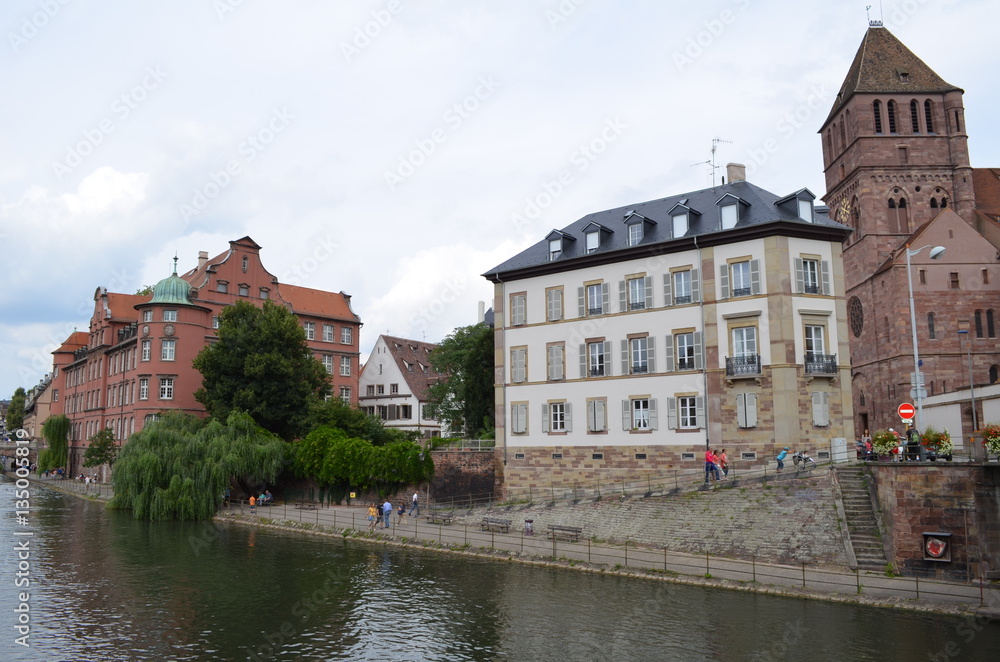 Nad Renem w Strasbourgu latem/By the Rhine in Stasbourg at summertime, France