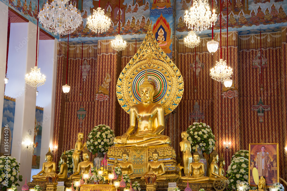 Sculpture of seated Buddha in Vihara Wat Chanasongkhram Ratchaworamahawihan. Bangkok, Thailand