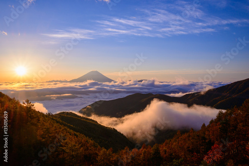 朝日と富士山 © akira1201