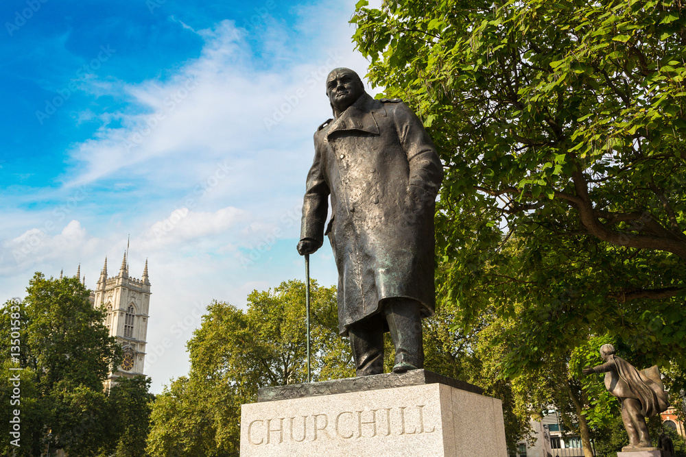 Naklejka premium Statua Winstona Churchilla w Londynie