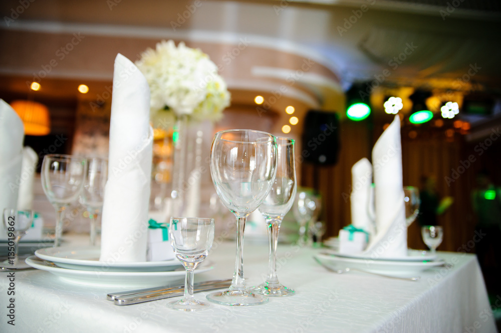 dining table setting dining table setting